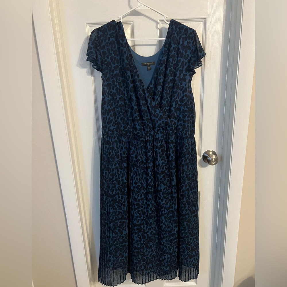 Elegant Blue Leopard Print Dress
